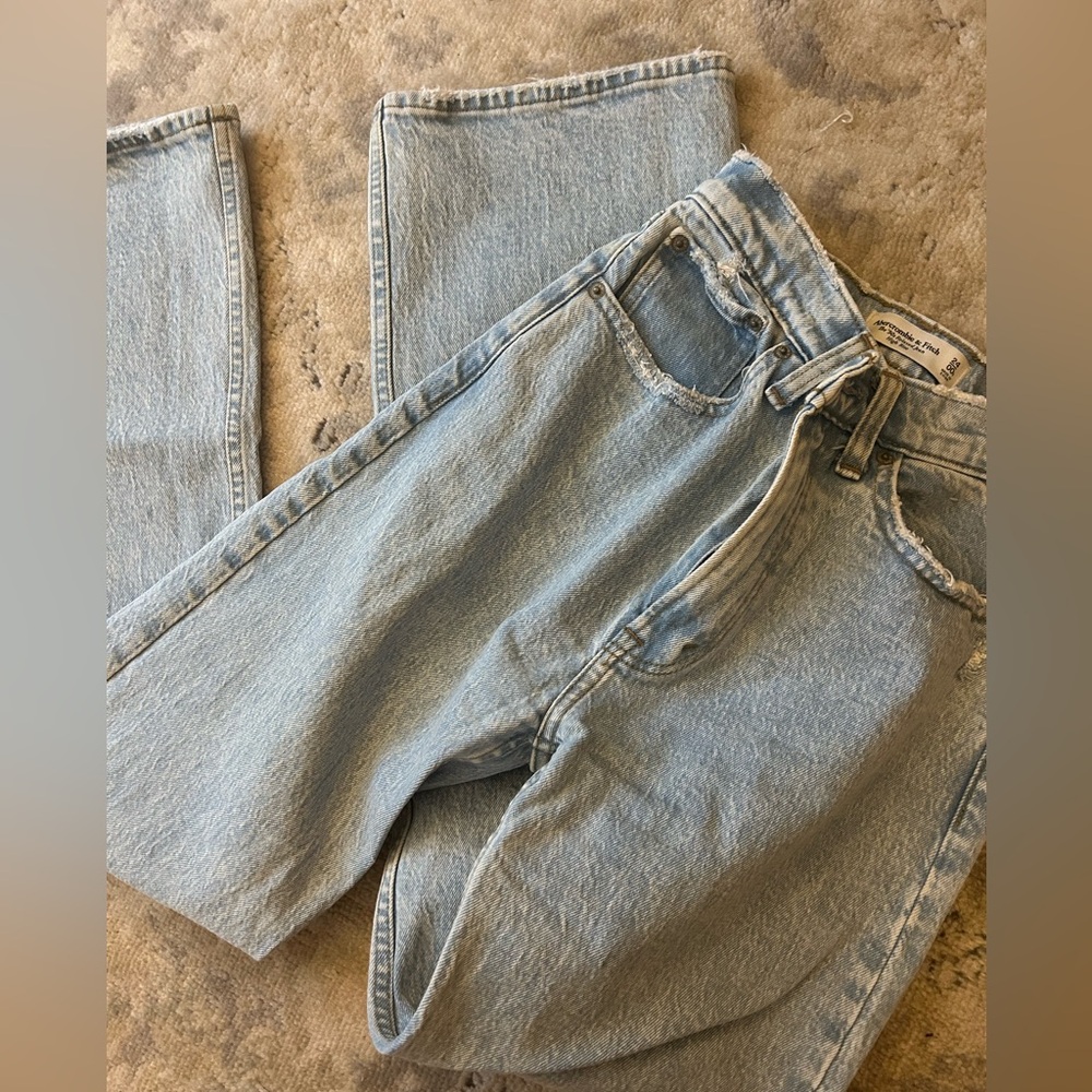 Abercrombie High Rise Relaxed Jeans